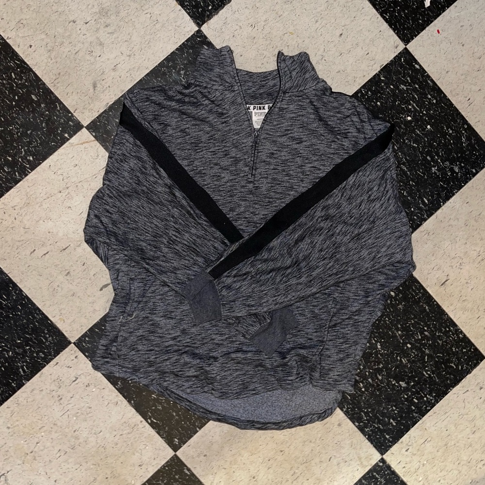 Lightly worn women’s Pink quarter zip.